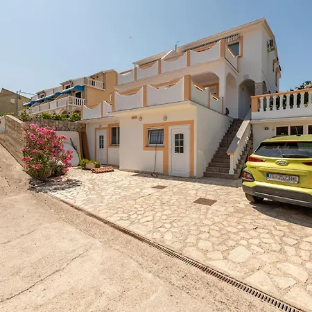 1 Bedroom Gorgeous In Pag Pag Town