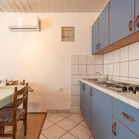 Apartment In Pag With Wifi