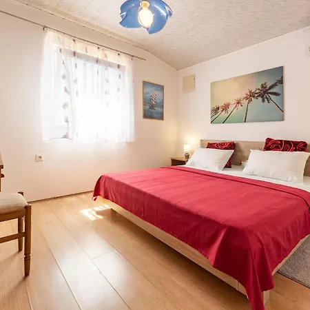 In Pag With Wifi Apartment *